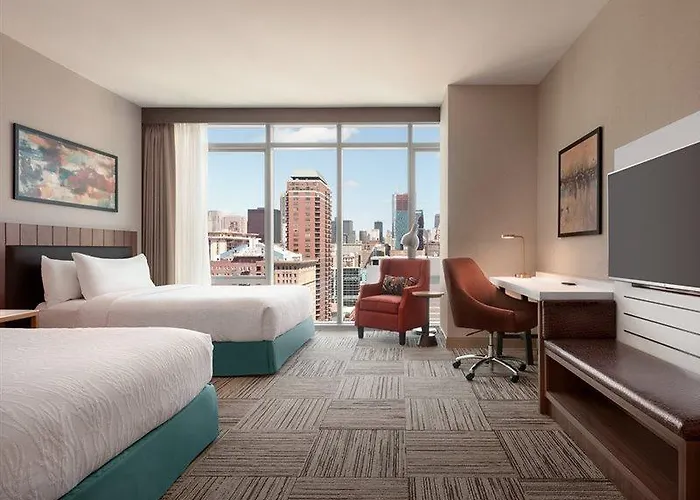 Hilton Garden Downtown South Loop Hotel