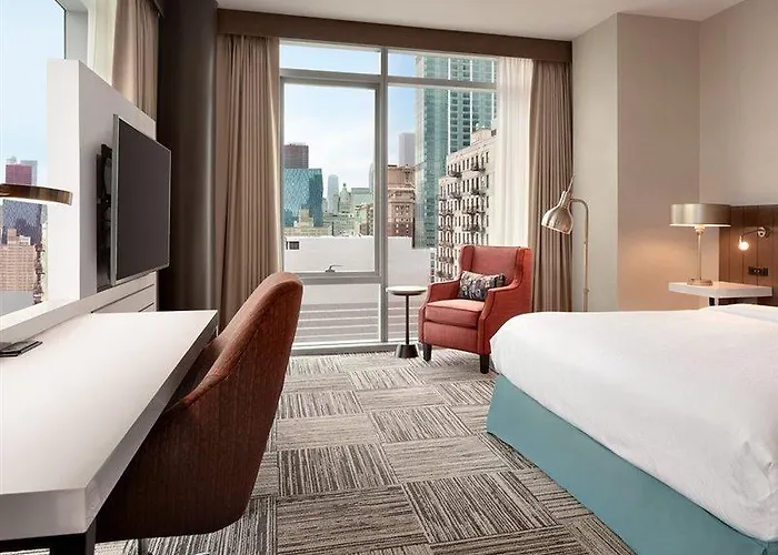 Hilton Garden Downtown South Loop Hotel