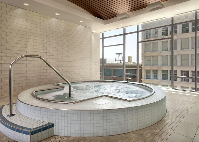 Hilton Garden Downtown South Loop 3*